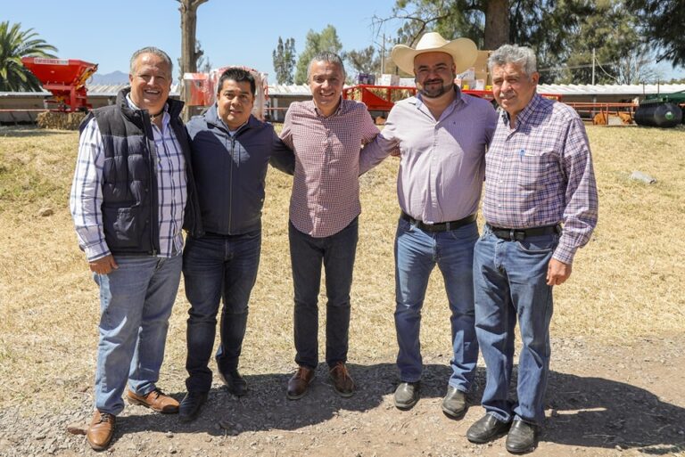 Unidades de Fomento Ganadero en Michoacán reciben maquinaria después de 15 años 